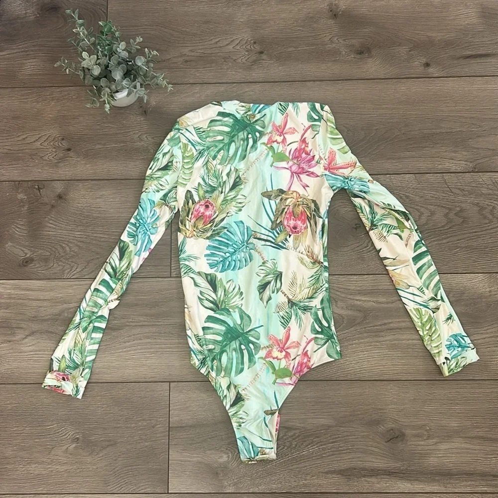 NWT Pilyq Tropical Floral Long Sleeve Bodysuit Size Medium